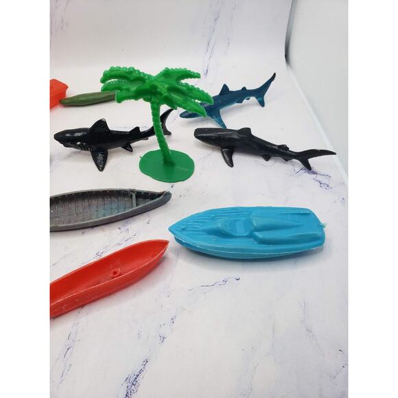 Miniature Plastic Sharks and Boats Tropical Mixed lot - Picture 3 of 5